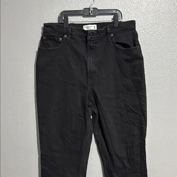 Abercrombie & Fitch Curve Love Ultra High Rise 90s Straight Jean - Picture 3 of 9
